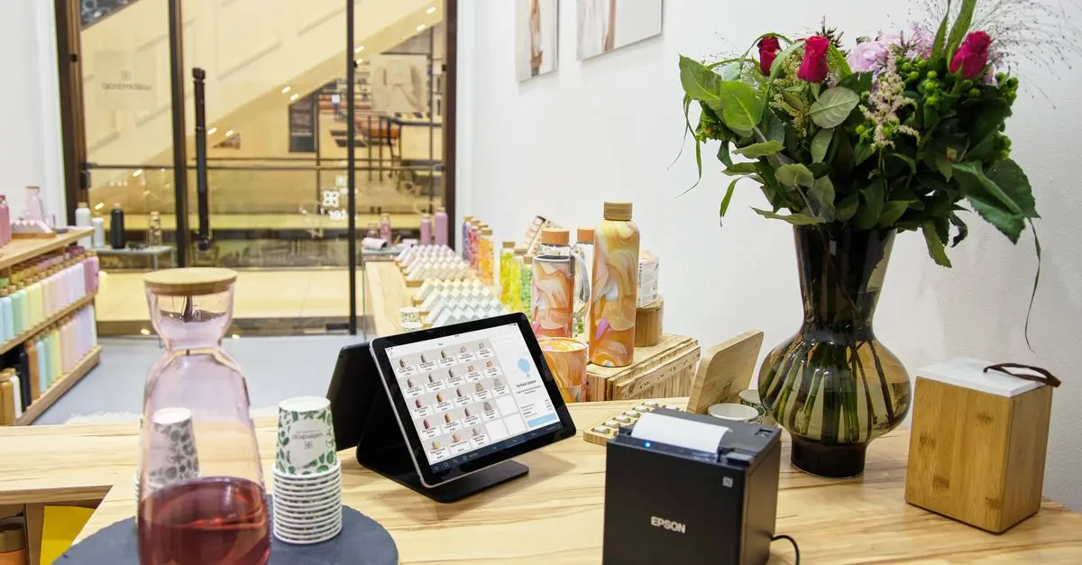 How Smart Payment Solutions Will Transform Future Phone Stores