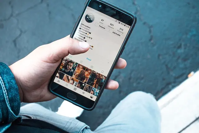 How Smart Technology Will Revolutionize Future Phone Stores
