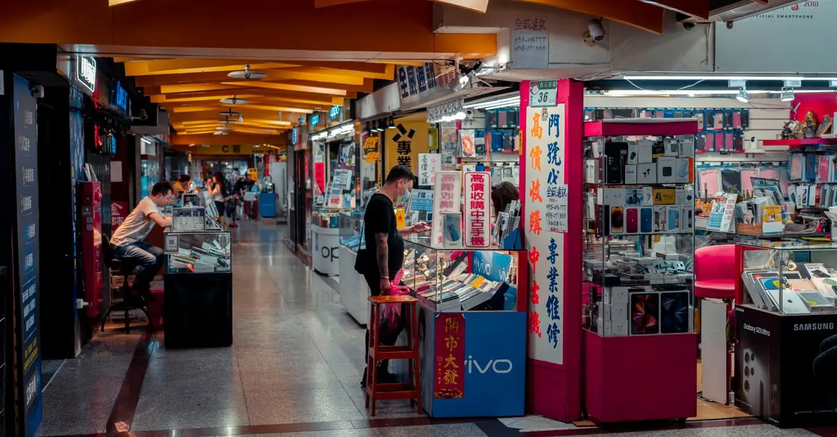 How Smart Technology Will Enhance Future Phone Store Experiences