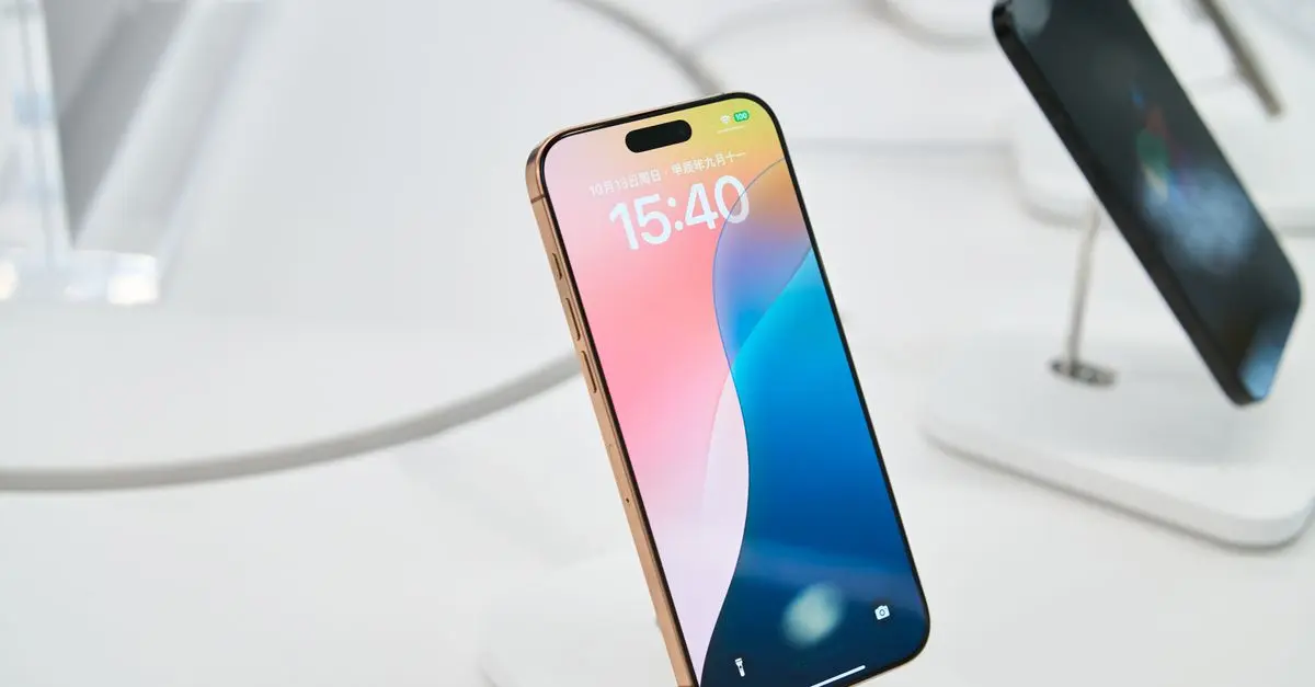 What to Expect from Smart Mirrors in Future Phone Stores