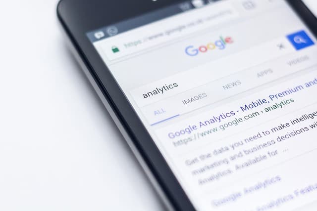 How Future Phone Stores Will Leverage Data Analytics to Enhance Shopping