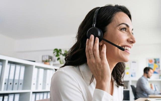 5 Key Features to Expect in the Next Generation of Phone Stores