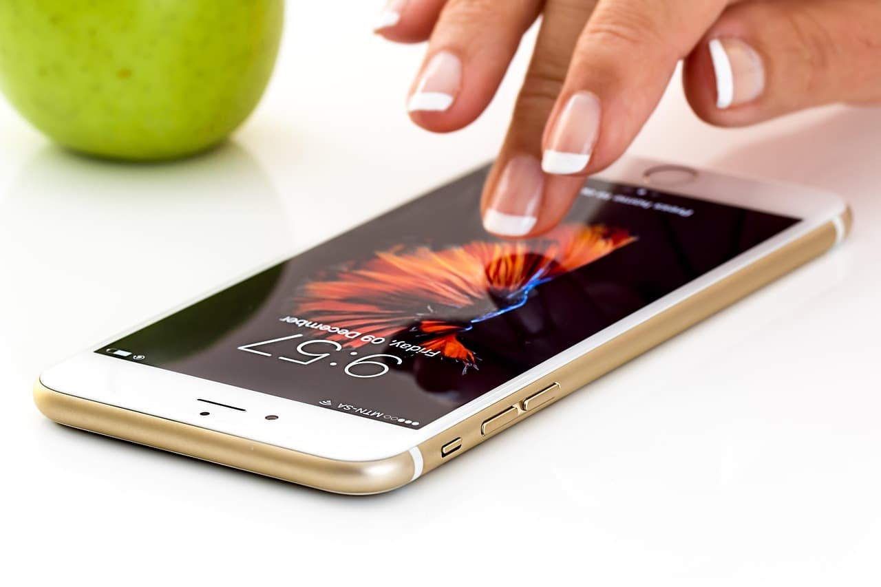 How Smart Technology Will Transform Your Future Phone Store Experience