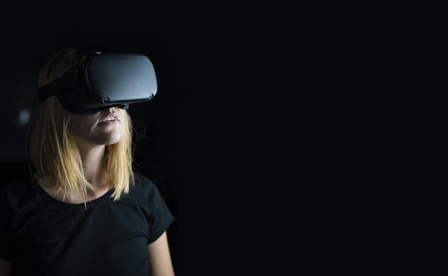 The Role of Virtual Reality in Future Phone Store Experiences